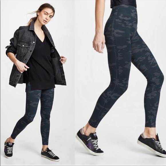 NWOT Spanx Look At Me Now Seamless Leggings in Black Camo M - Picture 2 of 10